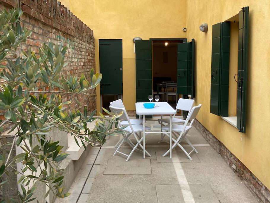 Appartamento Tre Archi Con Corte Privata เวนิส ภายนอก รูปภาพ